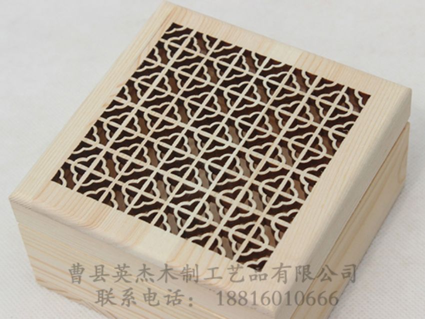 點擊查看詳細信息<br>標題：鏤空雕刻松木盒 閱讀次數(shù)：971