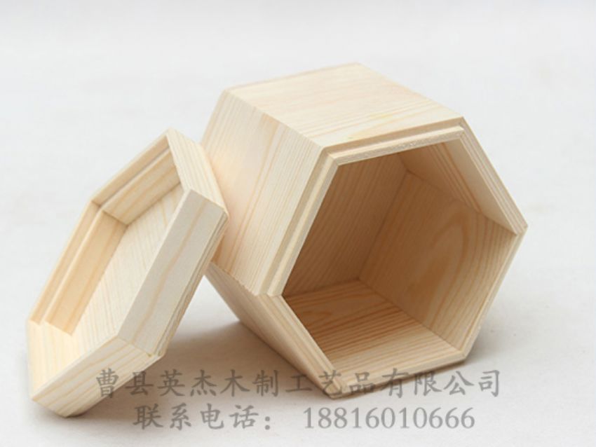 點擊查看詳細信息<br>標題：松木六角木盒 閱讀次數(shù)：1051